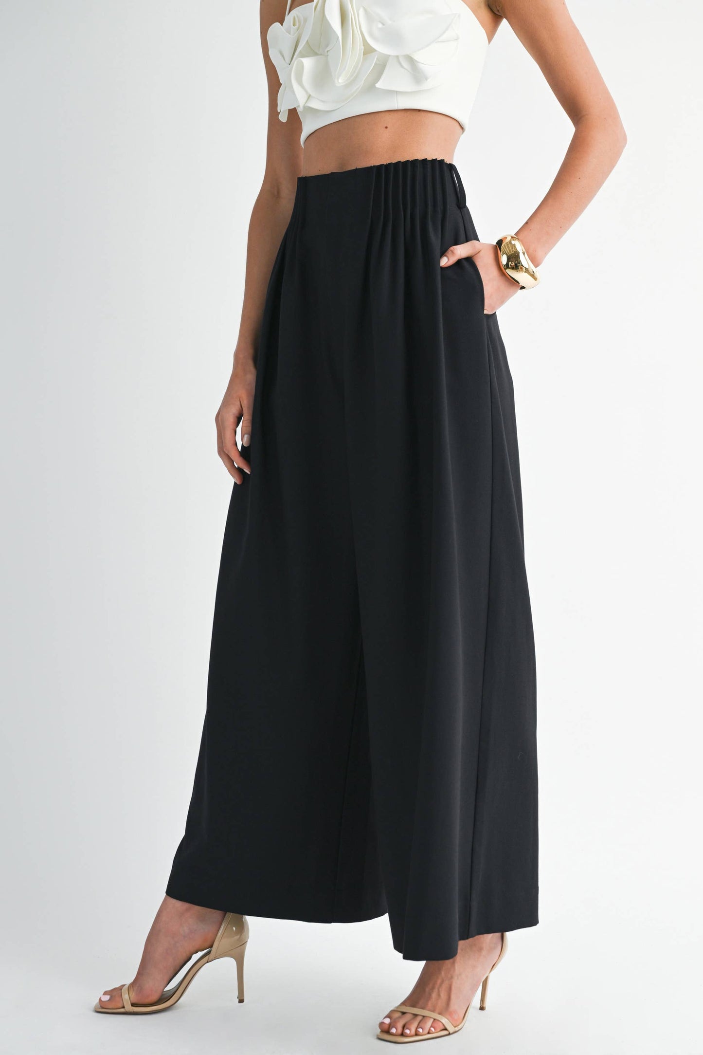 Pleated Wide-Leg Relaxed Trousers