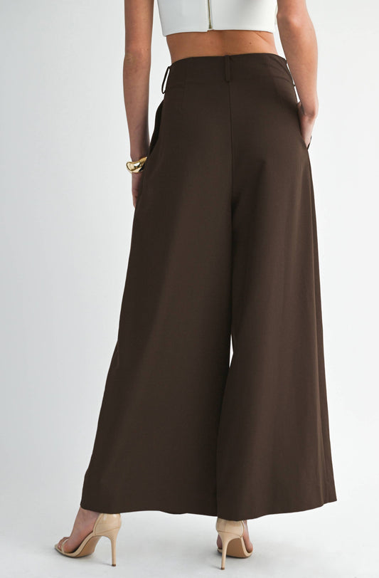 Pleated Wide-Leg Relaxed Trousers