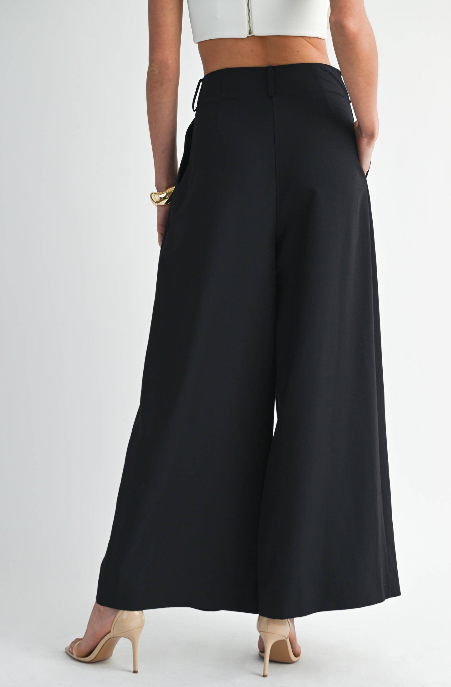 Pleated Wide-Leg Relaxed Trousers